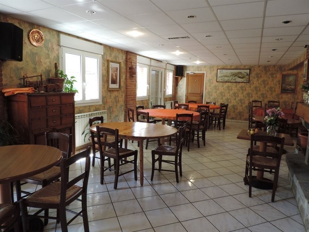 Auberge De La Normandie Junhac Exterior photo